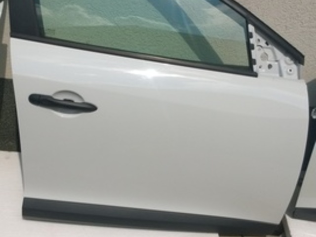 vand usa dreapta fata pentru Renault Megane 3 , impecabila , alba  - pret usa dezechipata : 750 lei