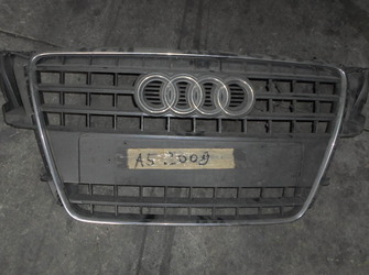Vindem grila capota Audi A5 COD:8T0853 651 B