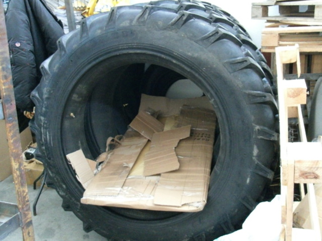 ANVELOPA TRACTOR U 650 ,CU CAMERA