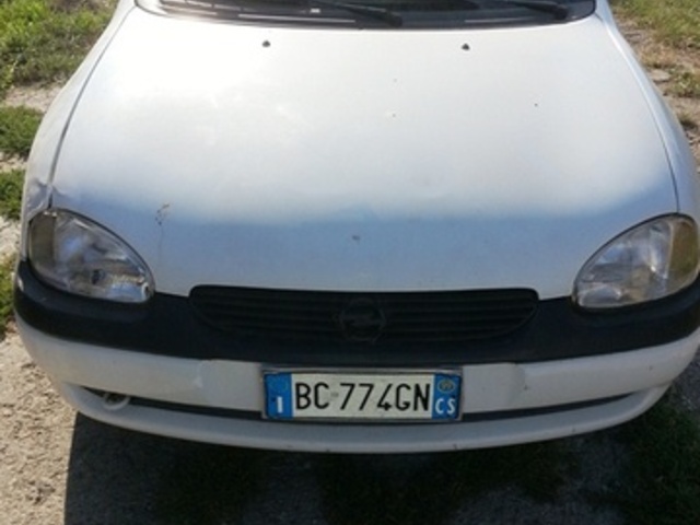 Dezmembrez Opel Corsa B 1.0