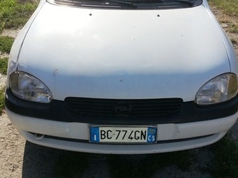 Dezmembrez Opel Corsa B 1.0 B