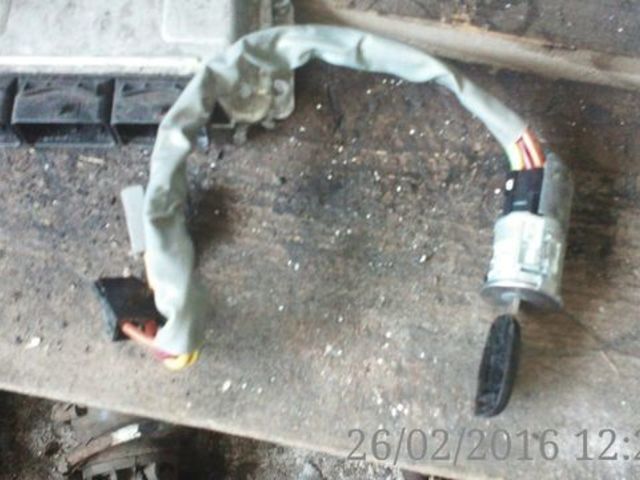 contact+cheie renault clio2 2004