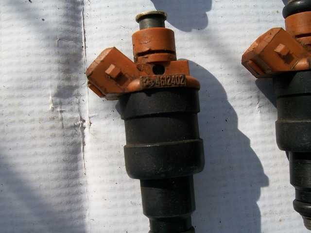 Injector benzina chrysler cod 4612402