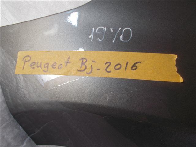 Aripa stanga fata Peugeot 2008 an 2014-2016 , impecabila