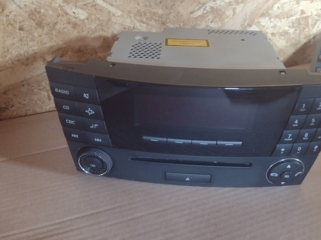 radio cd player de mercedes benz E class W211 cu cod A2118702889