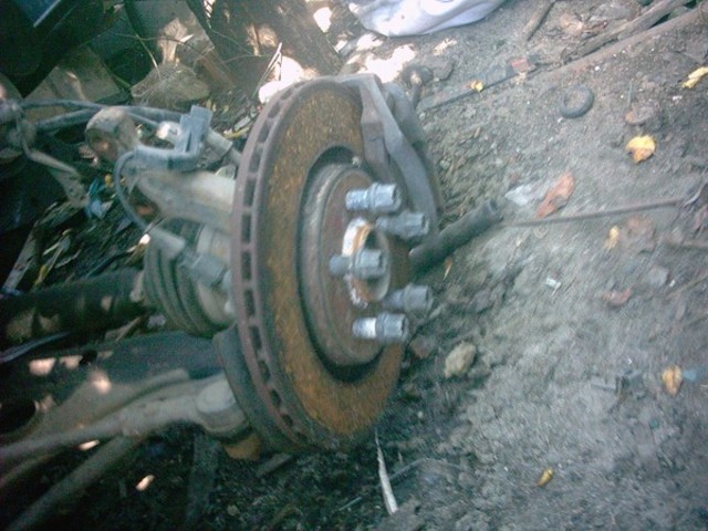 Vand  butuci roata  fata spate  frane  pe discuri   golf  3    5 prezoane     gti              vand 
