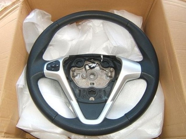 Volan piele si comenzi cu airbag 2010-2011 .    nou !!!