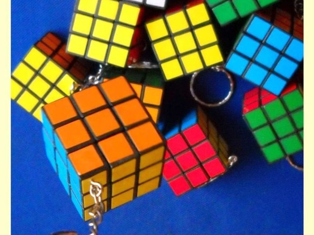 Breloc cub rubik concentrare cubul culori 3x3x3 inteligenta