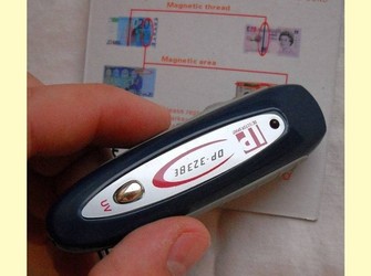 Detector bani ultraviolete mini uv breloc magnetic bacnote
