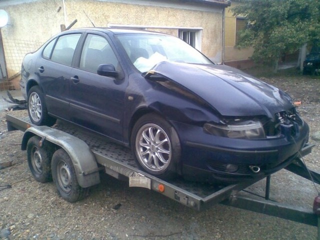 Dezmembrez seat toledo 2002