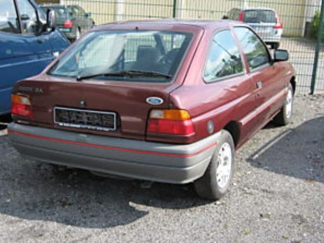 Vindem piese ford escort 1,8d,60cp,hatchback